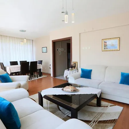 Flat With Two Living And Balcony In Uskudar アパート イスタンブール