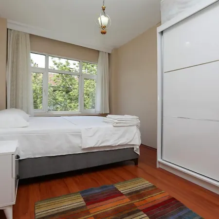 Flat With Two Living And Balcony In Uskudar *