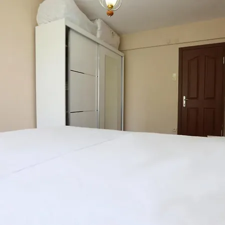 Apartment Flat With Two Living And Balcony In Uskudar