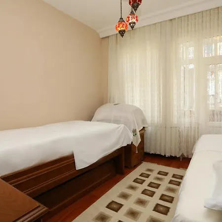 Flat With Two Living And Balcony In Uskudar *