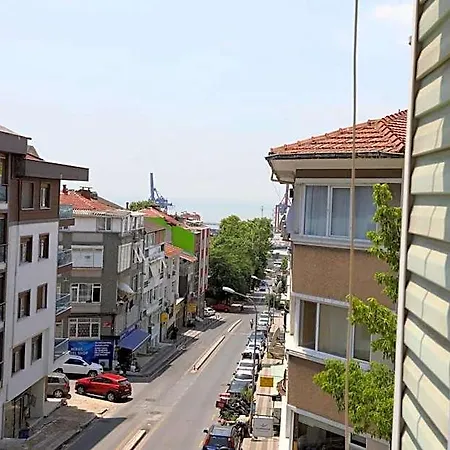 Flat With Two Living And Balcony In Uskudar *