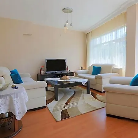 Flat With Two Living And Balcony In Uskudar Istanbul